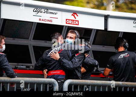 Monza, Italien. September 2021. Art Grand Prix feiert den Sieg beim 5. Lauf der FIA Formel 2 Meisterschaft 2021 vom 9. Bis 12. September 2021 auf dem Autodromo Nazionale di Monza, in Monza, Italien - Foto Florent Gooden / DPPI Credit: DPPI Media/Alamy Live News Stockfoto