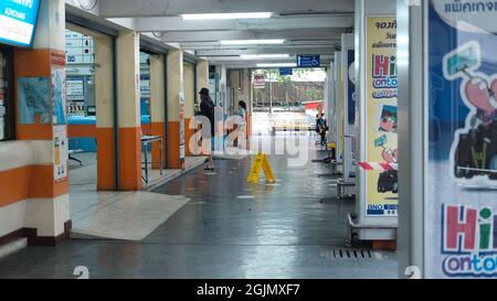 Eastern Bangkok Bus Terminal aka Ekamai Sukhumvit Road, Khwaeng Phra Khanong, Bangkok Thailand. Air Con Bus Bangkok nach Pattaya Stockfoto