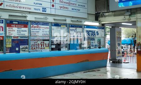 Eastern Bangkok Bus Terminal aka Ekamai Sukhumvit Road, Khwaeng Phra Khanong, Bangkok Thailand. Air Con Bus Bangkok nach Pattaya Stockfoto