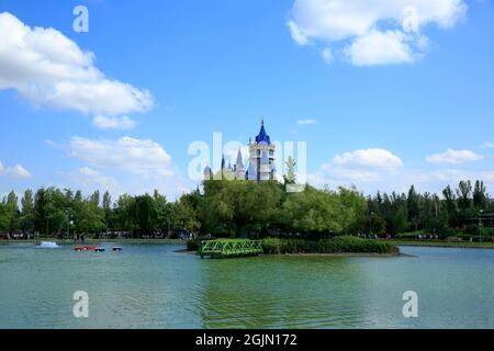 22. Juli 2021-Eskişehir, Türkei: Märchenschloss. Im Sazova Science Kultur- und Kunstpark. Es ist das Meistbesuchte Gebäude von Besuchern Stockfoto