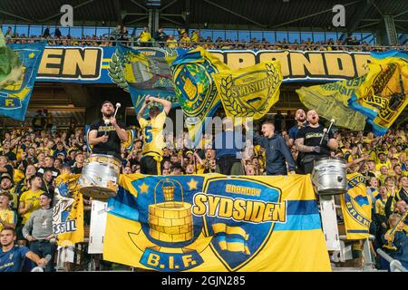 Brondby, Dänemark. September 2021. Fußballfans von Broendby, WENN sie während des 3F Superliga-Spiels zwischen Broendby IF und Silkeborg IF im Brondby Stadion gesehen werden. (Foto: Gonzales Photo/Alamy Live News Stockfoto