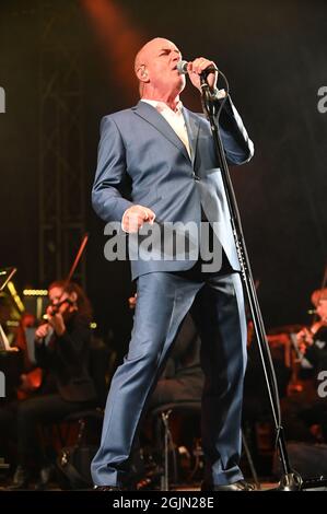 10. September 2021, Leeds, South Yorkshire, U.K: Go West Performing at , 80s Classical Concert , Leeds Millenium Square , UK , 10.09.2021 (Bildnachweis: © Robin Burns/ZUMA Press Wire) Stockfoto