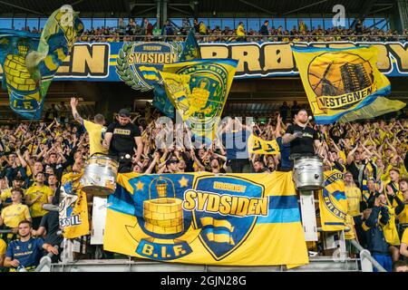 Brondby, Dänemark. September 2021. Fußballfans von Broendby, WENN sie während des 3F Superliga-Spiels zwischen Broendby IF und Silkeborg IF im Brondby Stadion gesehen werden. (Foto: Gonzales Photo/Alamy Live News Stockfoto