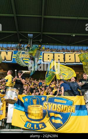 Brondby, Dänemark. September 2021. Fußballfans von Broendby, WENN sie während des 3F Superliga-Spiels zwischen Broendby IF und Silkeborg IF im Brondby Stadion gesehen werden. (Foto: Gonzales Photo/Alamy Live News Stockfoto