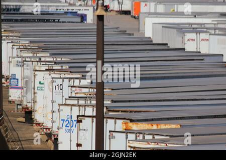 Parkplatz für Sattelschlepper. Stockfoto