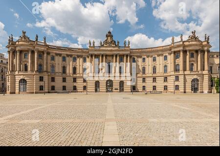 Humboldt-Universität zu Berlin, aufgenommen im Landschaftsformat Stockfoto