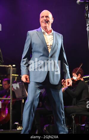 10. September 2021, Leeds, South Yorkshire, U.K: Go West Performing at , 80s Classical Concert , Leeds Millenium Square , UK , 10.09.2021 (Bildnachweis: © Robin Burns/ZUMA Press Wire) Stockfoto