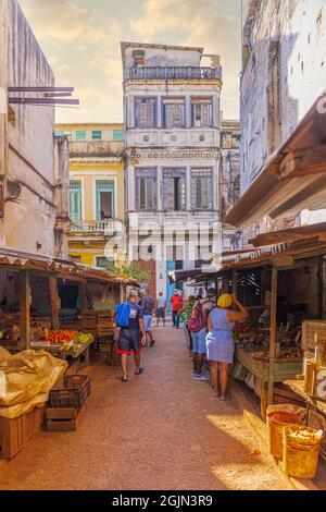 HAVANNA, KUBA - JANUAR 2: Lokaler Obst- und Gemüsemarkt in der Altstadt von Havanna, Kuba Stockfoto