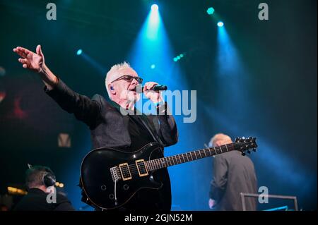 10. September 2021, Leeds, South Yorkshire, USA: Nik Kershaw Performing at , 80s Classical Concert , Leeds Millenium Square , Großbritannien , 10.09.2021 (Bildnachweis: © Robin Burns/ZUMA Press Wire) Stockfoto