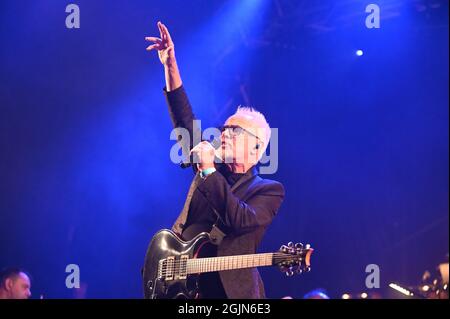 10. September 2021, Leeds, South Yorkshire, USA: Nik Kershaw Performing at , 80s Classical Concert , Leeds Millenium Square , Großbritannien , 10.09.2021 (Bildnachweis: © Robin Burns/ZUMA Press Wire) Stockfoto