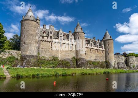 Schloss Josselin am Fluss Oust, Josselin, Bretagne, Frankreich | Schloss Josselin und der Fluss Oust, Josselin, Bretagne, Frankreich Stockfoto