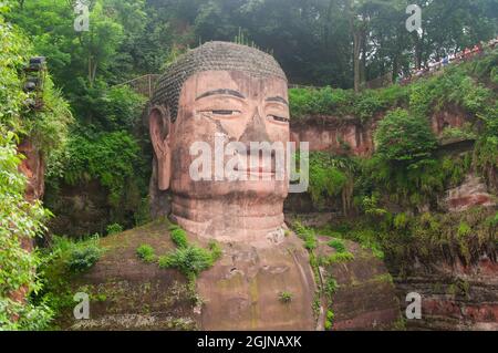 24. Juni 2018. Leshan, china. Touristen, die die alte große buddha-Statue des Leshangs im Bezirk Shizhong in der chinesischen Provinz leshan sichuan besuchen Stockfoto