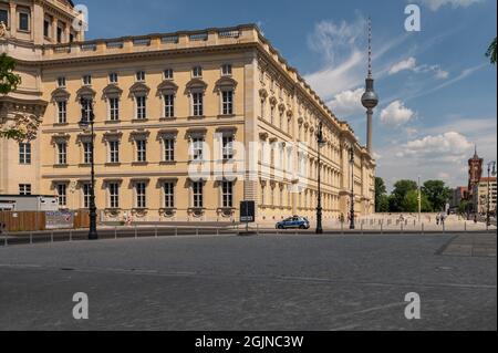 Humboldt Forum mit Blick auf den Berliner Fernsehturm Stockfoto