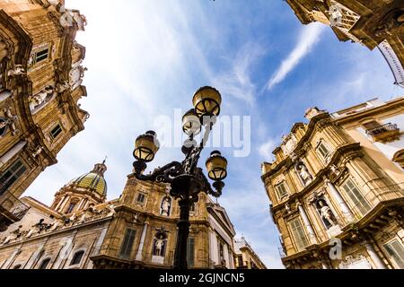 Quattro Canti, (Piazza Vigliena), ist eine barocke Platz in Palermo, Sizilien, Süditalien. Stockfoto