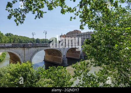 Cavour-Brücke in Rom am Tiber, Italien Stockfoto