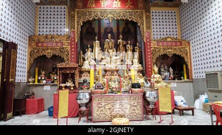 Wat Lokanukroh Chua TU Te Shrine Chinatown Bangkok Thailand ein kleiner vietnamesisch-chinesischer buddhistischer Tempel, auch bekannt als Annamese Mahayana Tempel, Phalit Phon Alley Stockfoto