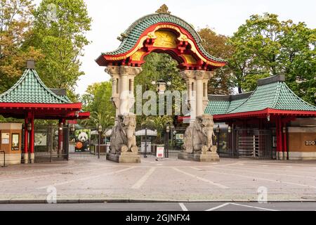 Eingang vom Berliner Zoo Stockfoto