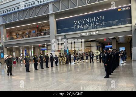 New York, NY, USA. September 2021. Blick auf die Zeremonie zum Gedenken an den 20. Jahrestag des Jahres 9/11 am Bahnhof Moyhnihan in New York City am 11. September 2021. Kredit: Rainmaker Fotos/Media Punch/Alamy Live Nachrichten Stockfoto