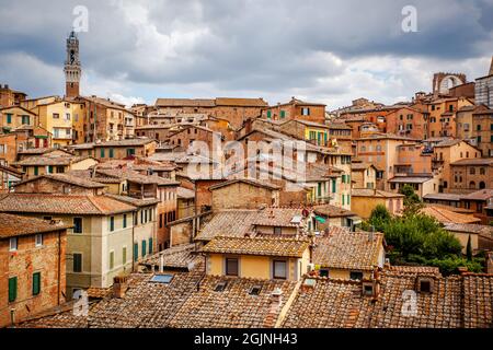 Blick auf die historische Stadt Siena in der Toskana, Italien Stockfoto