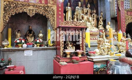 Wat Lokanukroh Chua TU Te Shrine Chinatown Bangkok Thailand ein kleiner vietnamesisch-chinesischer buddhistischer Tempel, auch bekannt als Annamese Mahayana Tempel, Phalit Phon Alley Stockfoto