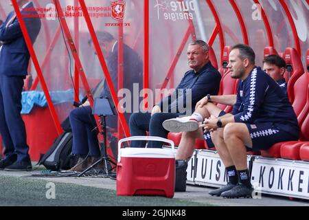 Enschede, Niederlande. September 2021. ENSCHEDE, NIEDERLANDE - 11. SEPTEMBER: Trainer Ron Jans vom FC Twente während des niederländischen Eredivisie-Spiels zwischen dem FC Twente und dem FC Utrecht am 11. September 2021 in Enschede, Niederlande (Foto von Marcel ter Bals/Orange Picics) Credit: Orange Pics BV/Alamy Live News Stockfoto