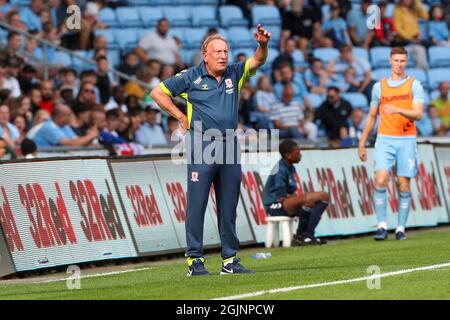 COVENTRY, Großbritannien 11. SEPTEMBER MIDDLESBROUGHS Manager Neil Warnock während der ersten Hälfte des Sky Bet Championship-Spiels zwischen Coventry City und Middlesbrough in der Ricoh Arena, Coventry, am Samstag, 11. September 2021. (Kredit: John Cripps | MI Nachrichten) Kredit: MI Nachrichten & Sport /Alamy Live Nachrichten Stockfoto