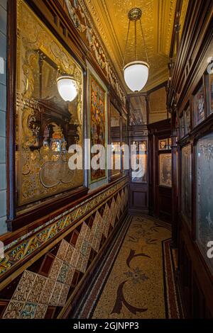 Innenansicht des traditionellen Pub „The Princess Luise“ in London, Großbritannien Stockfoto