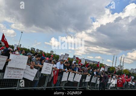 Istanbul, Türkei. September 2021. Am 11. September 2021 protestieren Menschen in Istanbul, Türkei, gegen die Impfpflicht. Foto von Can Ozer/Depo Photos/ABACAPRESS.COM Credit: Abaca Press/Alamy Live News Stockfoto