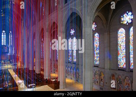 Die Inneneinrichtung der Grace Cathedral befindet sich in der 1100 California Street auf dem Nob Hill im historischen San Francisco, Kalifornien, USA. Stockfoto