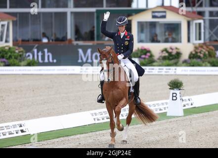 Hagen A.T. W., Deutschland. September 2021. Pferdesport: Europameisterschaften, Dressur. Die Dressurreiterin Charlotte Dujardin (Großbritannien) reitet Gio im Grand Prix Freestyle. Quelle: Friso Gentsch/dpa/Alamy Live News Stockfoto