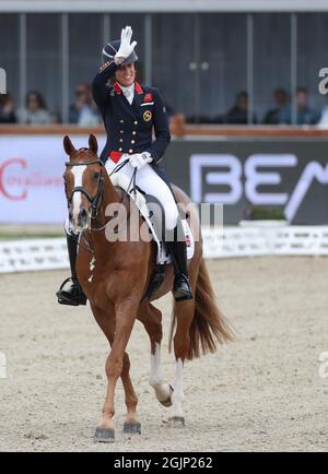 Hagen A.T. W., Deutschland. September 2021. Pferdesport: Europameisterschaften, Dressur. Die Dressurreiterin Charlotte Dujardin (Großbritannien) reitet Gio im Grand Prix Freestyle. Quelle: Friso Gentsch/dpa/Alamy Live News Stockfoto