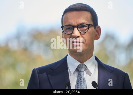 Warschau, Masowien, Polen. September 2021. Premierminister MATEUSZ MORAWIECKI traf sich in Warschau mit Bundeskanzlerin ANGELA MERKEL. Dies ist Angela MERKEL letzte Reise nach Polen als Bundeskanzlerin der Bundesrepublik Germany.in das Bild: MATEUSZ MORAWIECKI (Foto: © Hubert Mathis/ZUMA Press Wire) Stockfoto