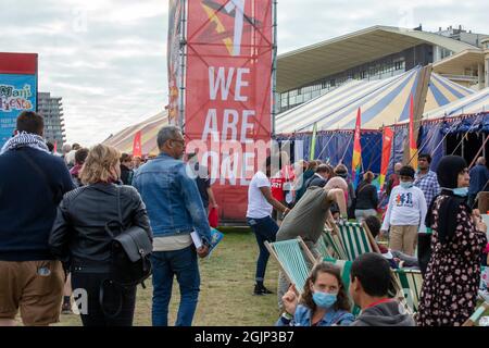 Die Abbildung zeigt die Solidaritätsveranstaltung 'ManiFiesta' der linksextremen Partei PVDA - PTB in Oostende, Samstag, 11. September 2021. BELGA PHO Stockfoto