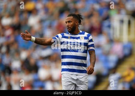 Reading's Liam Moore während des Sky Bet Championship-Spiels im Select Car Leasing Stadium, Reading. Bilddatum: Samstag, 11. September 2021. Stockfoto