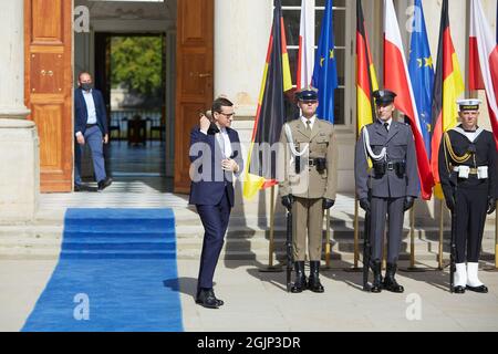 Warschau, Masowien, Polen. September 2021. Premierminister MATEUSZ MORAWIECKI traf sich in Warschau mit Bundeskanzlerin ANGELA MERKEL. Dies ist Angela MERKEL letzte Reise nach Polen als Bundeskanzlerin der Bundesrepublik Germany.in das Bild: MATEUSZ MORAWIECKI (Foto: © Hubert Mathis/ZUMA Press Wire) Stockfoto