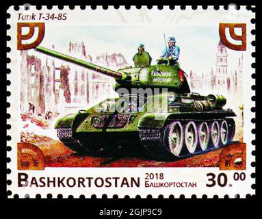 MOSKAU, RUSSLAND - 17. APRIL 2021: Briefmarke gedruckt in Cinderellas zeigt Tank T-34-85, Russland: Baschkortostan Serie, um 2018 Stockfoto