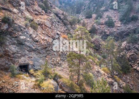 Luftaufnahme einer verlassenen Chromit-Mine im Troodos-Gebirge, Zypern Stockfoto