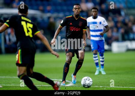ZWOLLE, NIEDERLANDE - 11. SEPTEMBER: Ryan Gravenberch von Ajax während des niederländischen Eredivisie-Spiels zwischen PEC Zwolle und Ajax am 11. September 2021 im MAC³PARK-Stadion in Zwolle, Niederlande (Foto: Peter Lous/Orange Picles) Stockfoto