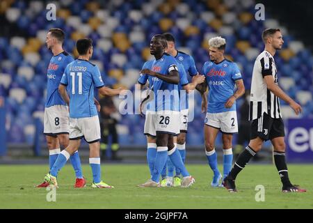 Napoli, Italien. September 2021. SSC Napoli feiern am Ende des Spiels während der Serie A 2021/2022 Fußballspiel zwischen SSC Napoli und Juventus FC im Diego Armando Maradona Stadion in Napoli (Italien), 11. September 2021. Foto Cesare Purini/Insidefoto Kredit: Insidefoto srl/Alamy Live News Stockfoto