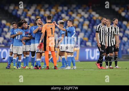 Napoli, Italien. September 2021. SSC Napoli feiern am Ende des Spiels während der Serie A 2021/2022 Fußballspiel zwischen SSC Napoli und Juventus FC im Diego Armando Maradona Stadion in Napoli (Italien), 11. September 2021. Foto Cesare Purini/Insidefoto Kredit: Insidefoto srl/Alamy Live News Stockfoto