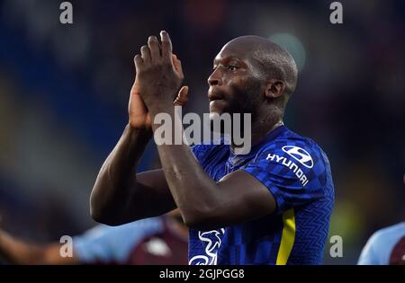 Chelsea's Romelu Lukaku applaudiert den Fans nach dem Premier League-Spiel in Stamford Bridge, London. Bilddatum: Samstag, 11. September 2021. Stockfoto