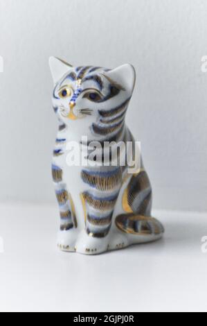 Royal Crown Derby BONE China Imari Katze Briefbeschwerer Stockfoto