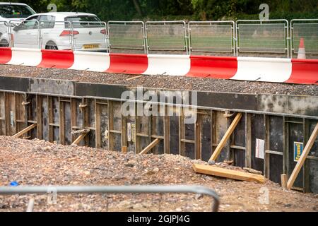 Aylesbury, Buckinghamshire, Großbritannien. September 2021. HS2 arbeitet dort, wo einst eine Reihe riesiger Eichen stand. Das Projekt High Speed 2 Rail gefährdet 108 uralte Wälder. Quelle: Maureen McLean/Alamy Live News Stockfoto