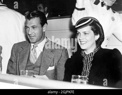 Gary Cooper und seine Frau, Veronica Balfe, um 1935 / Aktenzeichen # 34145-463THA Stockfoto