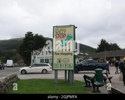 Der Green Welly Stop auf der A82 bei Crianlarich ist fast schon ein Touristenziel für sich, mit schottischem Essen und Geschenken für Reisende. Stockfoto