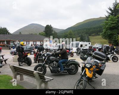 Der Green Welly Stop in Tyndrum auf der A82 ist eine beliebte, familiengeführte Tankstelle für Reisende in den Highlands, insbesondere für Motorradfahrer. Stockfoto