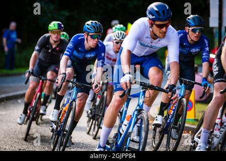 Edinburgh, Schottland. Sa 11. September 2021. Große Menschenmengen versammeln sich, um die 7. Etappe des Elite-Radrennens der Männer der AJ Bell Tour of Britain nach Edinburgh zu begrüßen. Die Etappe startete in Hawick an den schottischen Grenzen und endete im Holyrood Park in Edinburgh mit einem Sieg für den Belgier Yves Lampaert vom Deceuninck – Quick-Step Team. Stockfoto