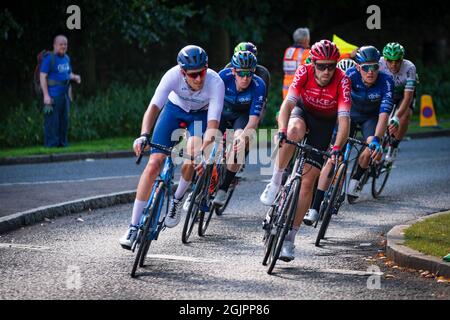 Edinburgh, Schottland. Sa 11. September 2021. Große Menschenmengen versammeln sich, um die 7. Etappe des Elite-Radrennens der Männer der AJ Bell Tour of Britain nach Edinburgh zu begrüßen. Die Etappe startete in Hawick an den schottischen Grenzen und endete im Holyrood Park in Edinburgh mit einem Sieg für den Belgier Yves Lampaert vom Deceuninck – Quick-Step Team. Stockfoto