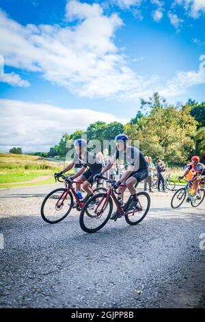 Edinburgh, Schottland. Sa 11. September 2021. Große Menschenmengen versammeln sich, um die 7. Etappe des Elite-Radrennens der Männer der AJ Bell Tour of Britain nach Edinburgh zu begrüßen. Die Etappe startete in Hawick an den schottischen Grenzen und endete im Holyrood Park in Edinburgh mit einem Sieg für den Belgier Yves Lampaert vom Deceuninck – Quick-Step Team. Stockfoto