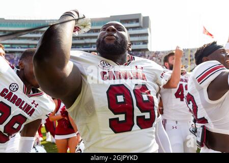 Greenville, NC, USA. September 2021. South Carolina Gamecocks Defensivlineman Jabari Ellis (99) feiert nach dem Sieg gegen die East Carolina Pirates im NCAA-Match im Dowdy-Ficklen Stadium in Greenville, NC. (Scott Kinser/Cal Sport Media). Kredit: csm/Alamy Live Nachrichten Stockfoto